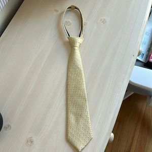 Lord and Taylor Sill Tie with a zipper (little boy)